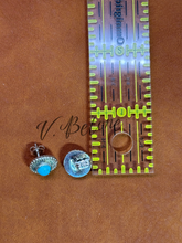 Load image into Gallery viewer, Turquoise stud earrings 02
