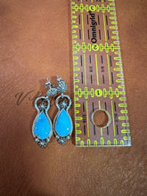 Load image into Gallery viewer, Turquoise Earrings 02
